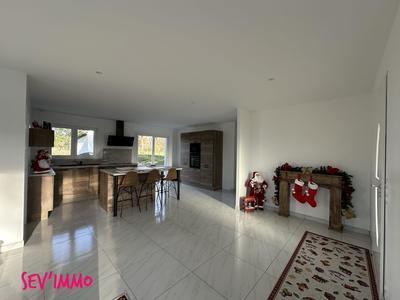 Maison - 102 m² - 4 pièces