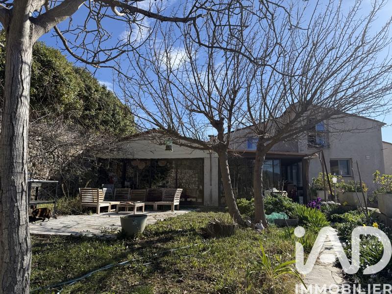 Maison - 300 m² - 8 pièces