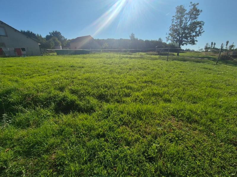 Terrain constructible - 2 300 m²