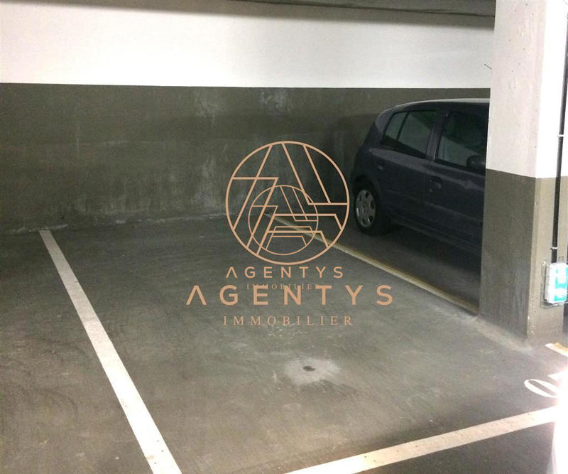 Parking / Garage - 13 m²