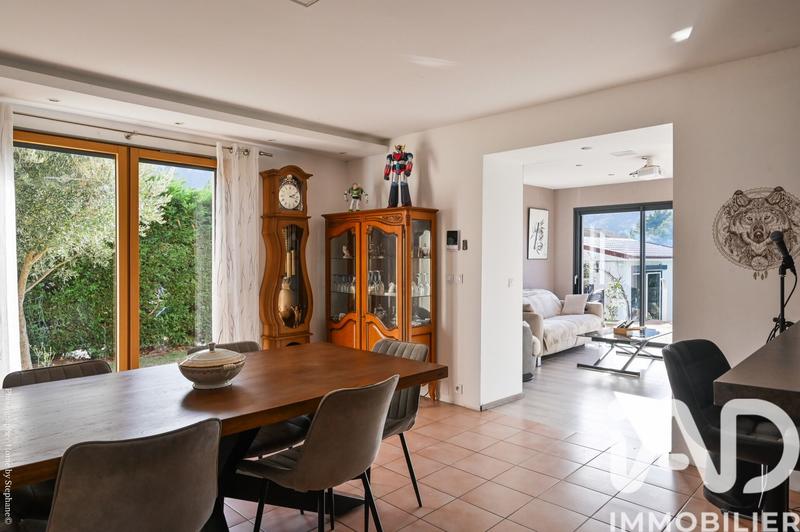 Maison - 180 m² - 8 pièces