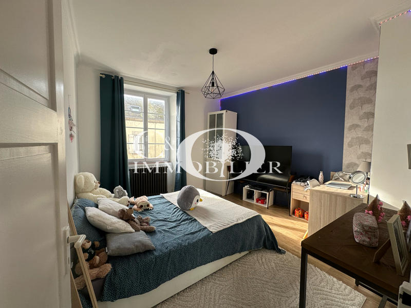 Maison - 236 m² - 10 pièces