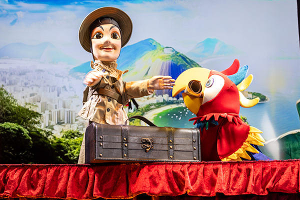 Guignol Rhône Alpes et Rio le majestueux perroquet