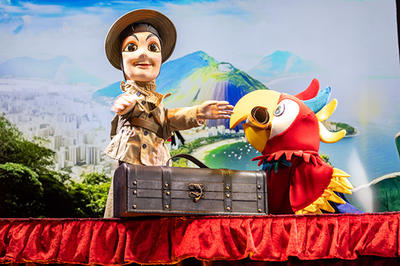 Guignol Rhône Alpes et Rio le majestueux perroquet