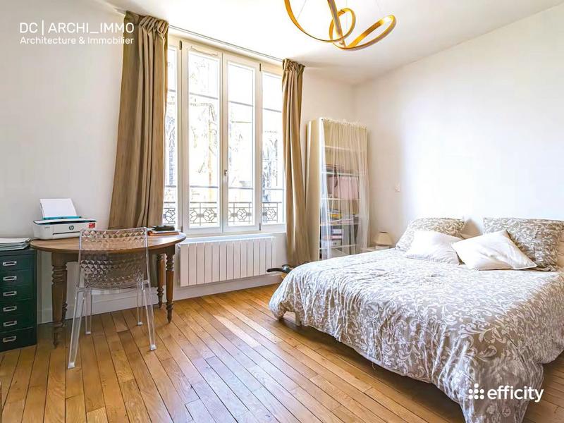 Maison - 247 m² - 10 pièces