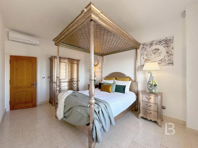 Villa - 385 m² - 11 pièces