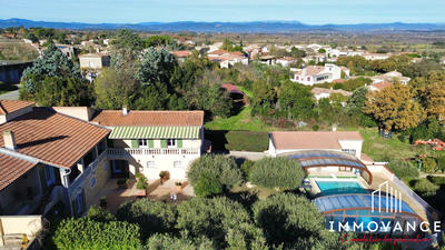 Maison traditionnelle - 311 m² - 11 pièces