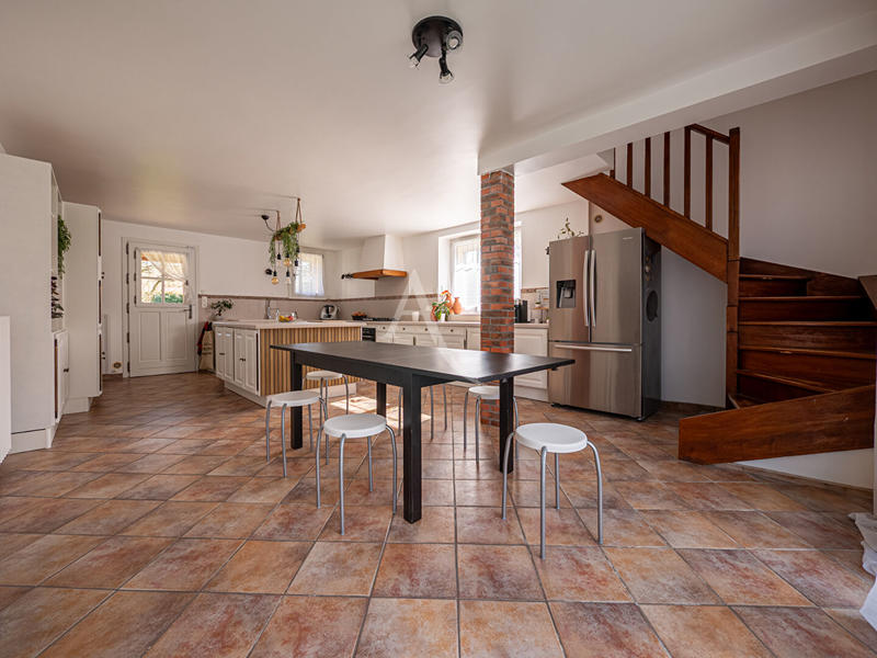 Maison - 330 m² - 8 pièces