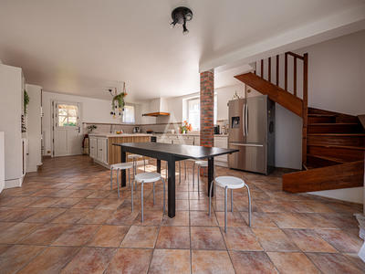 Maison - 330 m² - 10 pièces