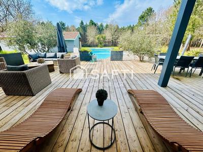 Maison - 240 m² - 9 pièces