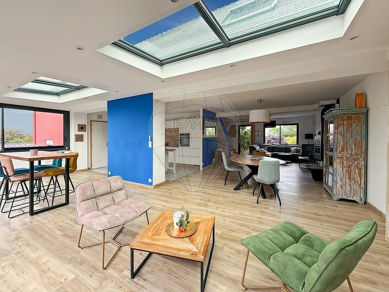 Demeure - 161 m² - 6 pièces