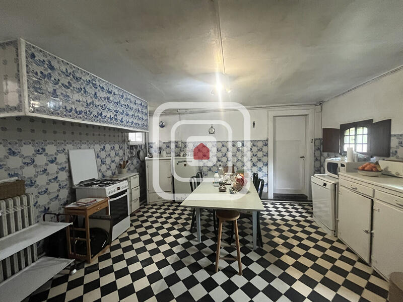 Maison - 405 m² - 10 pièces