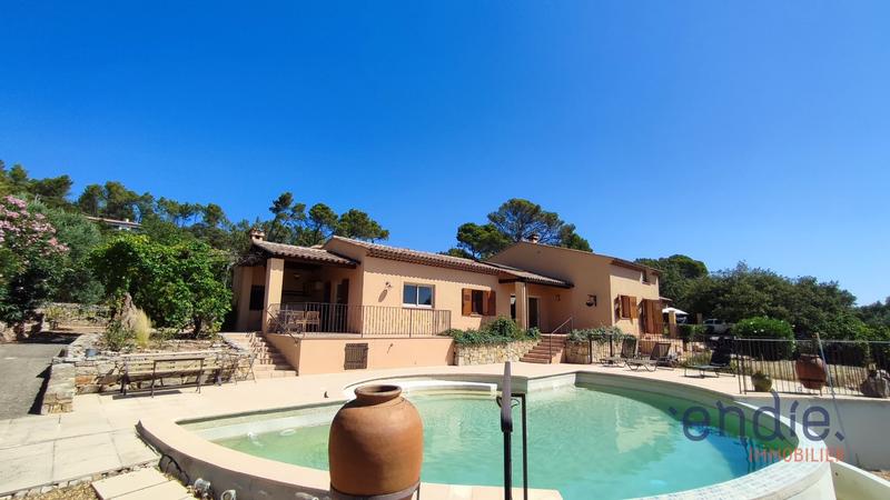 Maison - 228 m² - 6 pièces