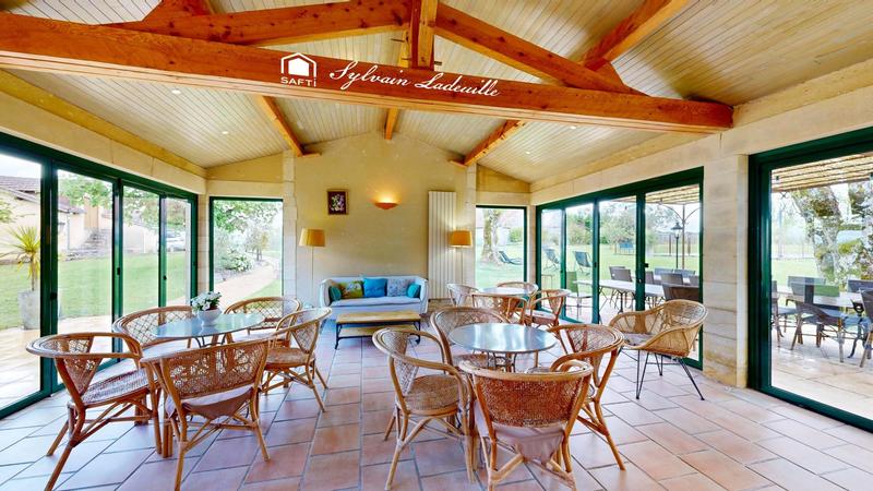 Maison - 319 m² - 10 pièces