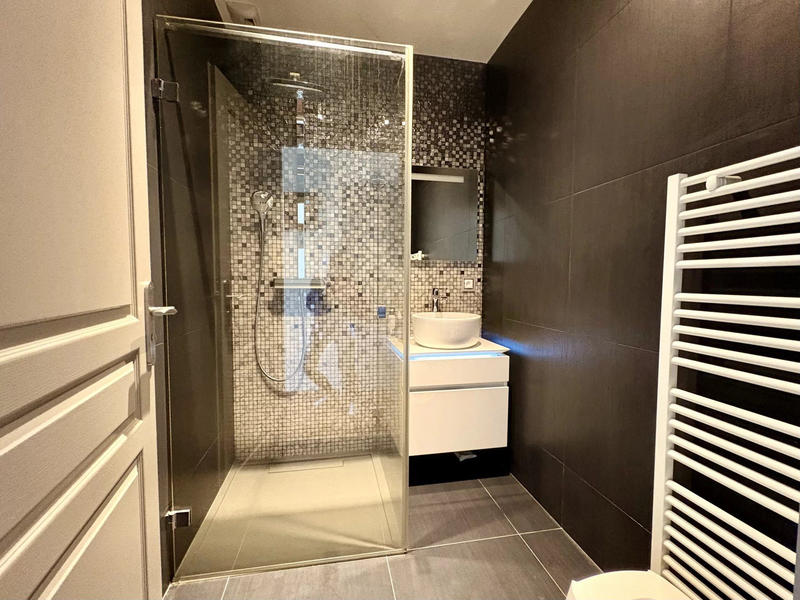 Appartement - 205 m² - 6 pièces