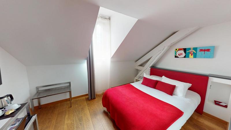 Maison - 1 000 m² - 16 pièces