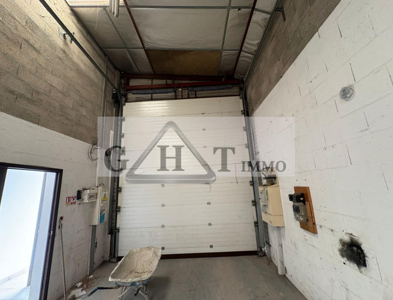 Entrepôt - 1 260 m²