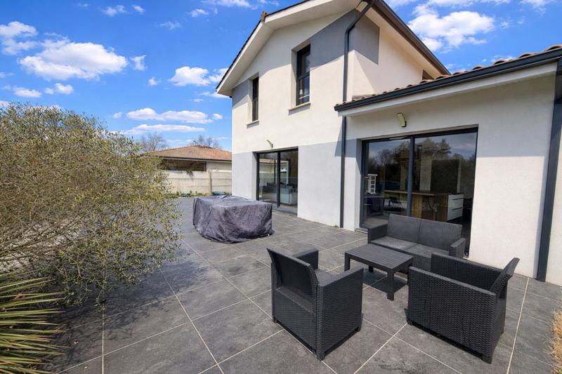 Maison - 174 m² - 8 pièces