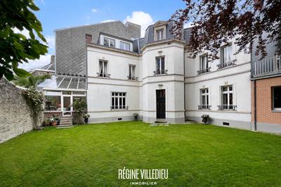 Maison - 372 m² - 11 pièces