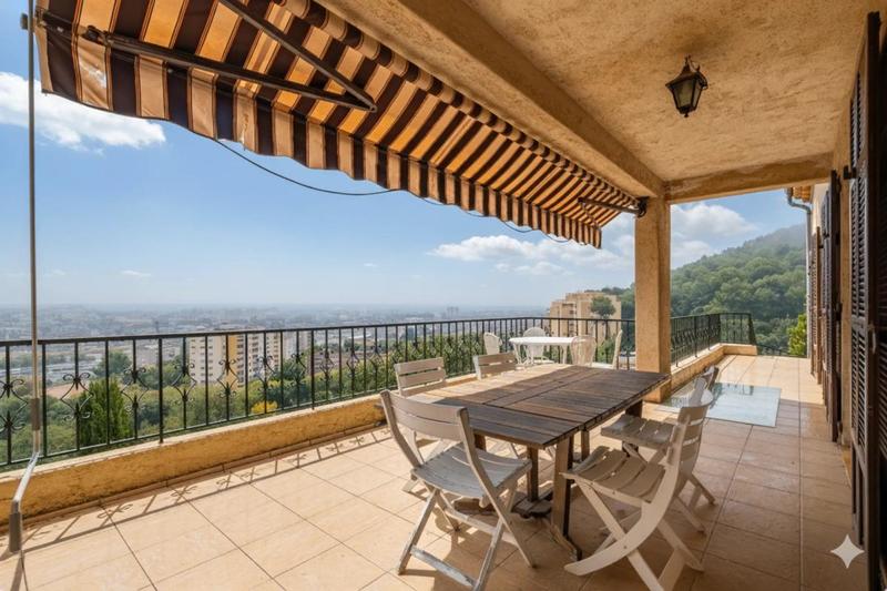 Maison - 200 m² - 6 pièces