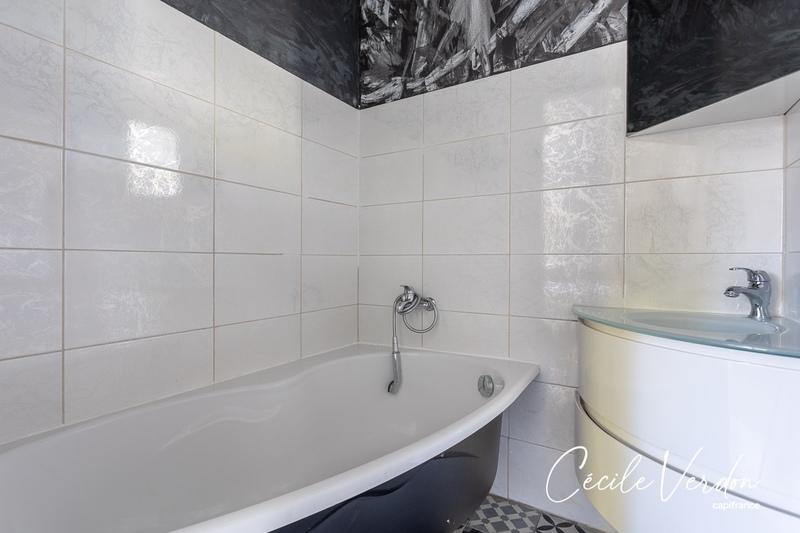 Maison - 142 m² - 6 pièces