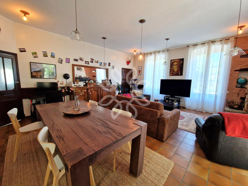 Maison - 285 m² - 6 pièces