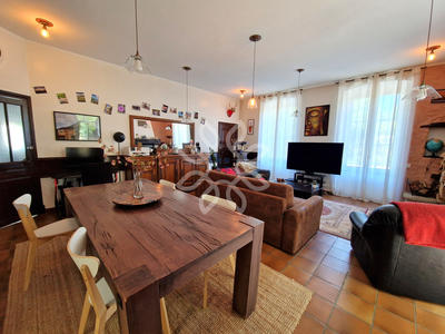 Maison - 285 m² - 6 pièces