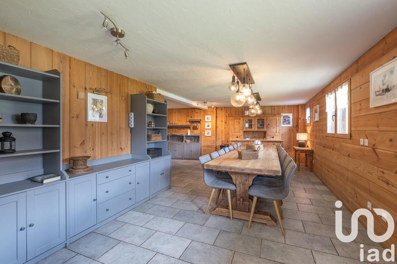Châlet - 288 m² - 10 pièces