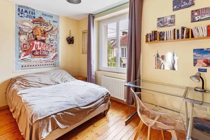 Maison - 240 m² - 10 pièces