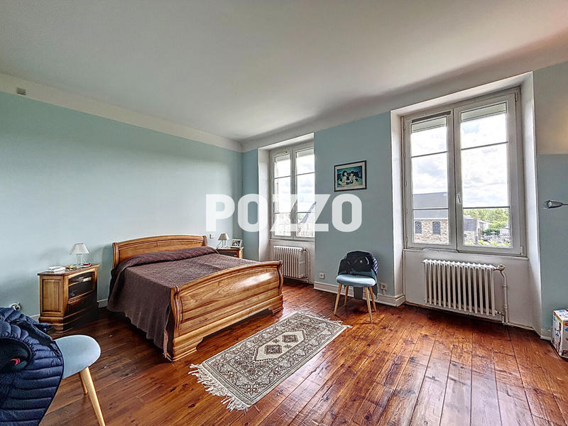 Maison - 305 m² - 10 pièces