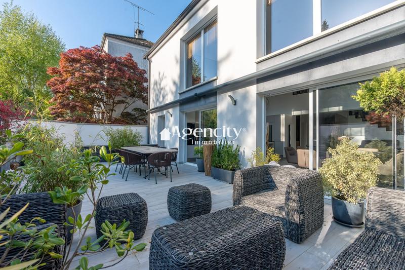 Maison - 200 m² - 8 pièces