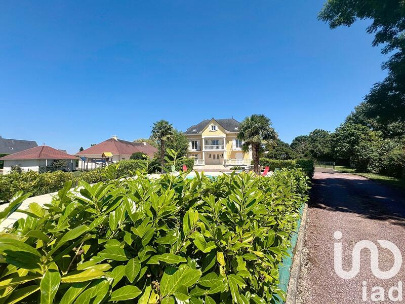 Maison - 281 m² - 10 pièces