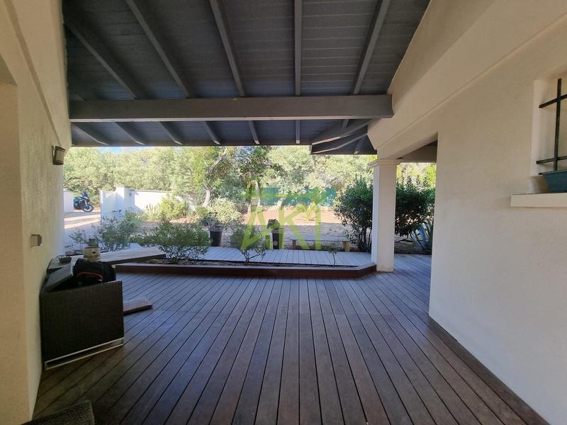 Maison - 278 m² - 9 pièces