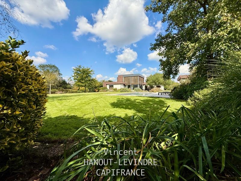 Maison - 245 m² - 9 pièces