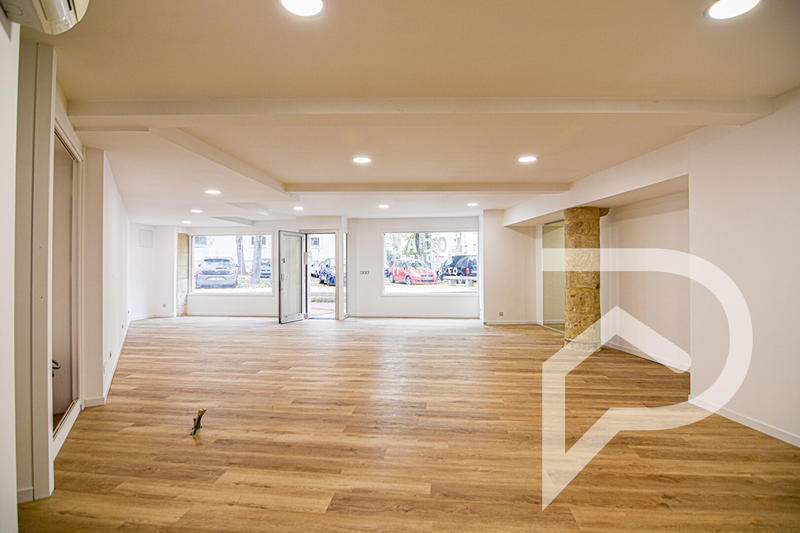 Local commercial - 81 m² - 2 pièces