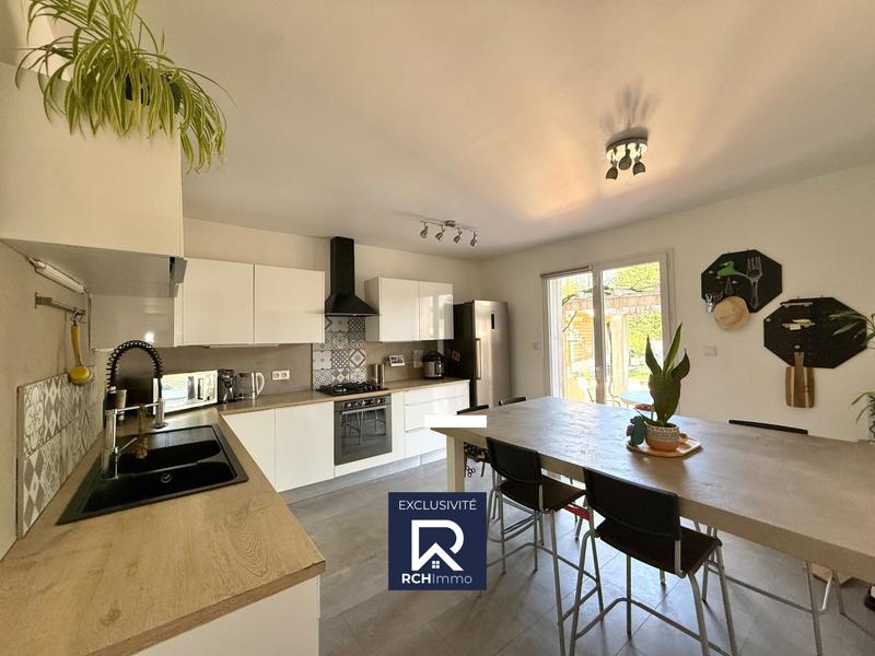 Maison traditionnelle - 266 m² - 10 pièces