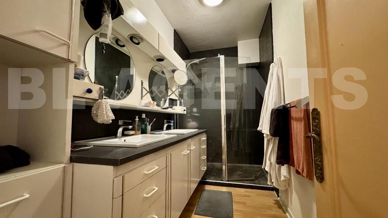 Maison de ville - 235 m² - 9 pièces