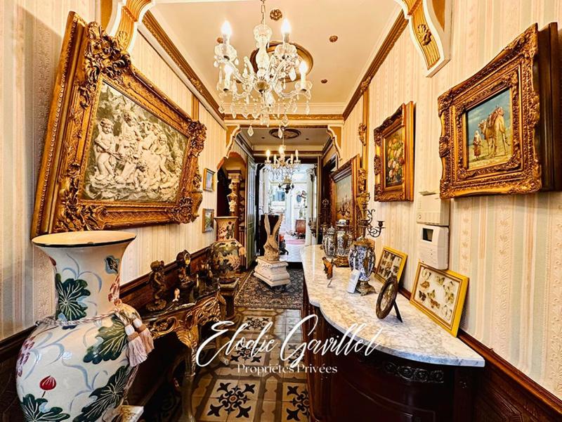 Maison - 313 m² - 12 pièces