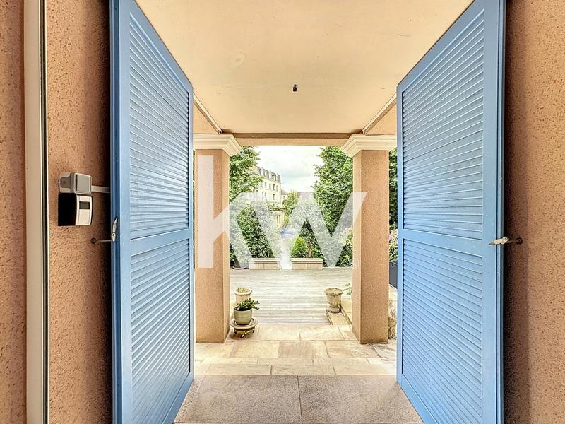 Maison - 213 m² - 8 pièces