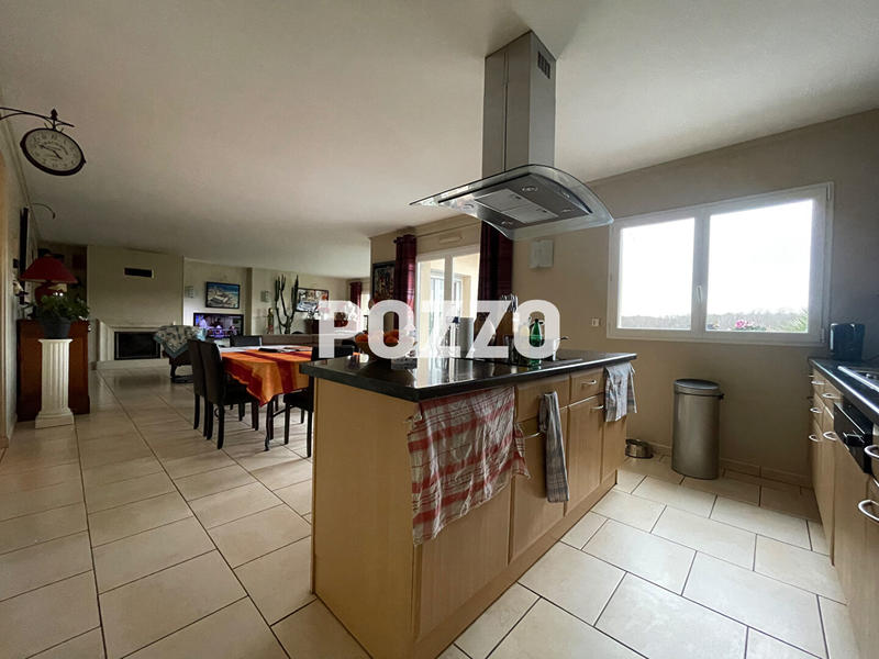 Maison - 218 m² - 7 pièces