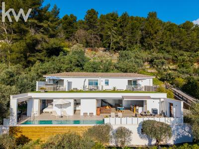 Maison contemporaine - 239 m² - 8 pièces