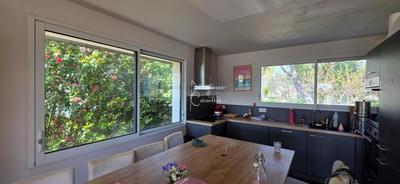 Maison - 215 m² - 9 pièces