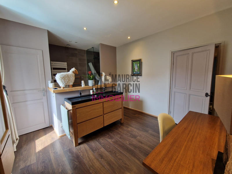 Maison - 310 m² - 12 pièces