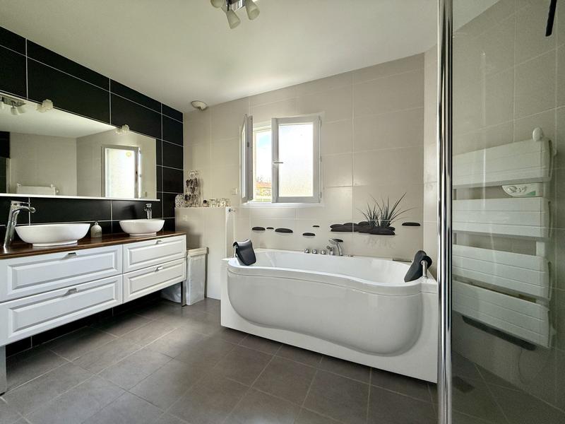 Maison - 175 m² - 8 pièces