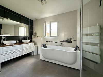 Maison - 175 m² - 8 pièces