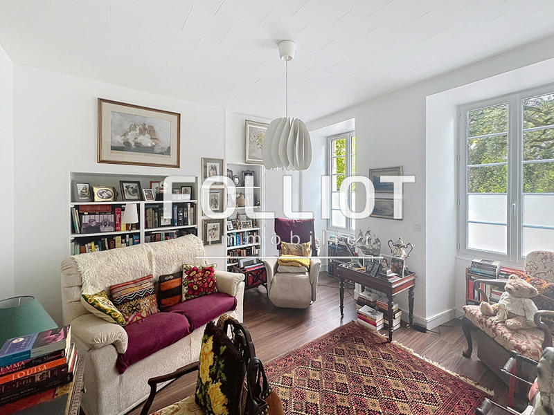 Maison - 315 m² - 15 pièces