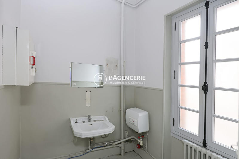 Bureau - 186 m² - 8 pièces