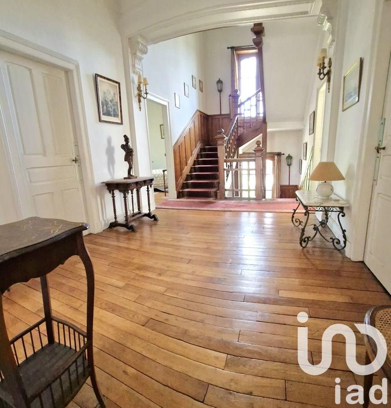 Maison - 270 m² - 16 pièces