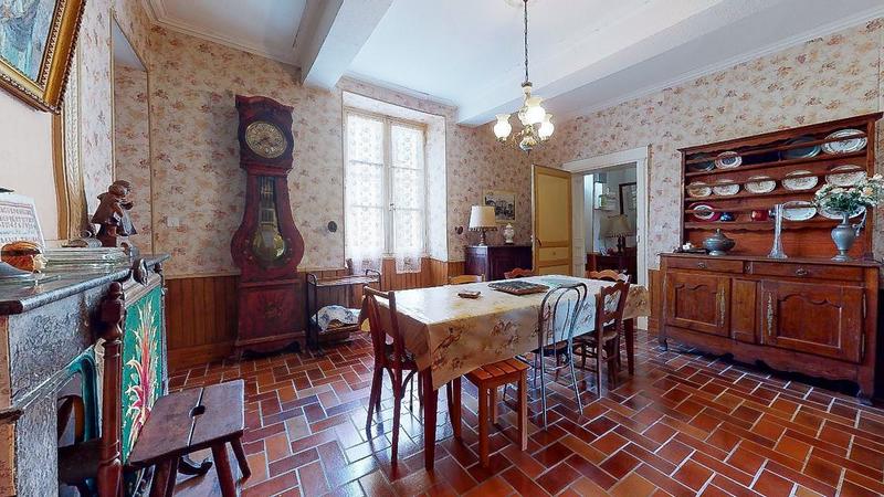 Maison traditionnelle - 315 m² - 12 pièces