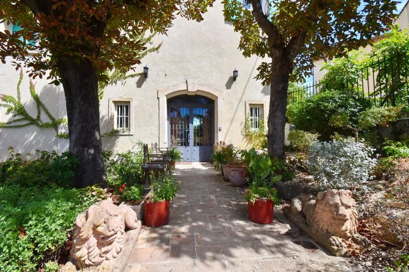 Propriété - 700 m² - 16 pièces